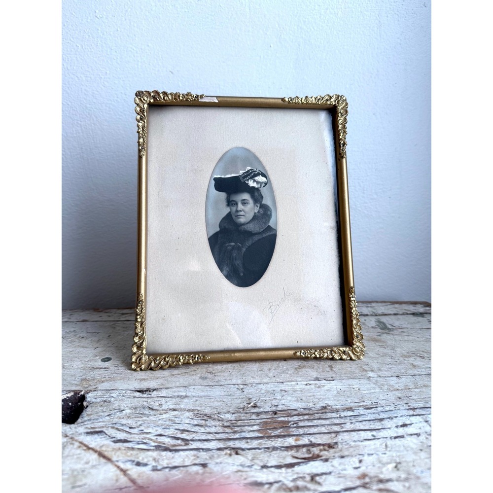 Antique Portrait Photograph w/ Vintage Gold Ornate Picture Frame Victorian Decor - Picture 9 of 16
